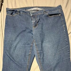 OLD NAVY SIZE 18 SHORT HIGH WASTED SKINNY JEANS. 

BUYER TO PAY SHIPPING